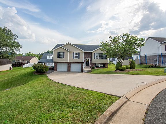 2nd image of 105 Lauren Dr