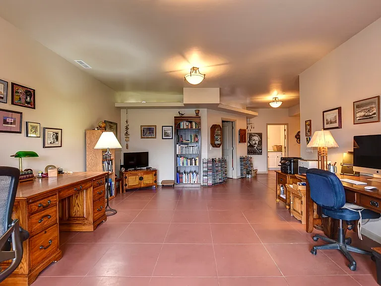 210 Jacob Ln — Photo 23