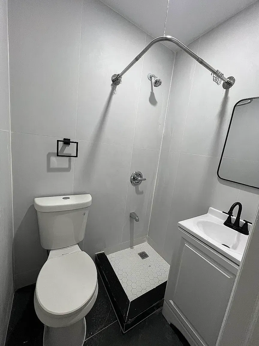 105 Grove St — Photo 4