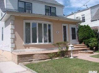 807 S 8th St, New Hyde Park, NY 11040