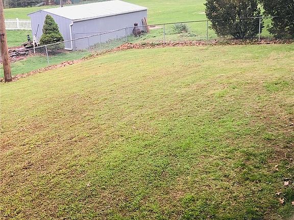 4th image of 5400 Stonehurst Dr