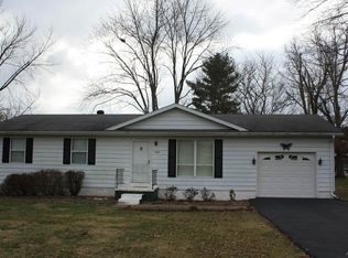 3 Lakedale Dr, Salem, IL 62881