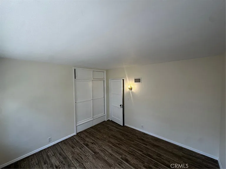 2151 N Altadena Dr — Photo 17