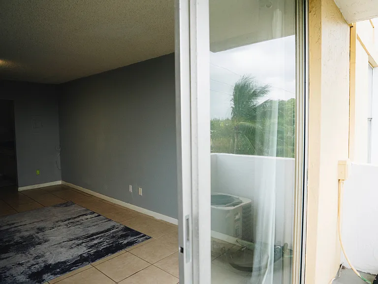 2000 NE 135th St #410 — Photo 36