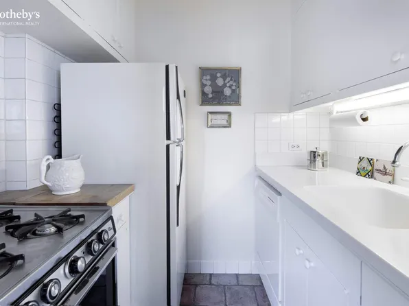 139 East 66th Street image 5 of 10