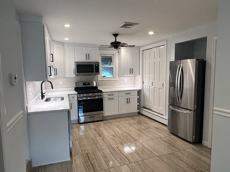 38 Hillsdale Rd — Photo 1