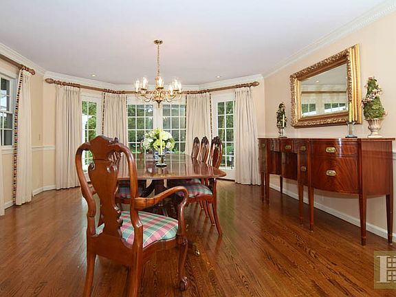 4th image of 32 Fitch Ln