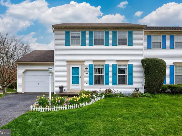 111 Meadowcroft Dr, Lancaster, PA 17603