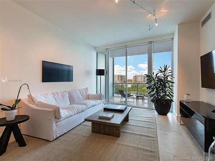 1st image of 100 S Pointe Dr APT 502