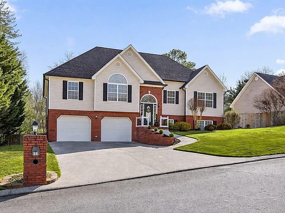 3rd image of 153 Hidden Oaks Dr
