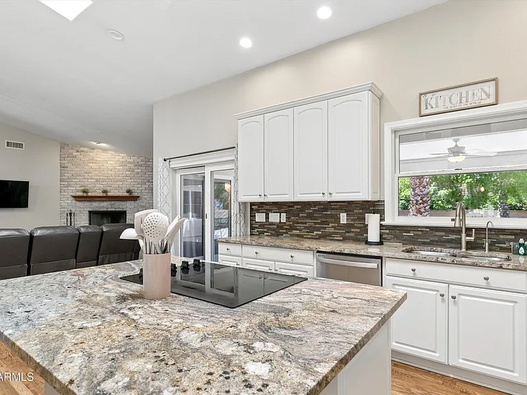 8611 W Foothill Dr — Photo 24