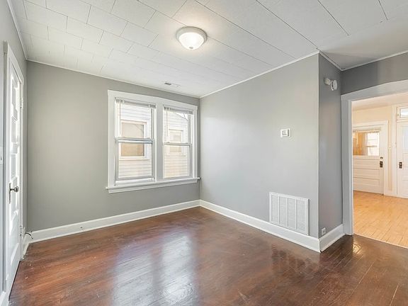 3rd image of 5526 N Marmora Ave #2