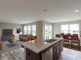 960 Spruce St, Waukee, IA 50263