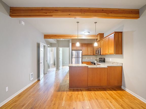 3rd image of 7400 N Greenwich Ave APT 8