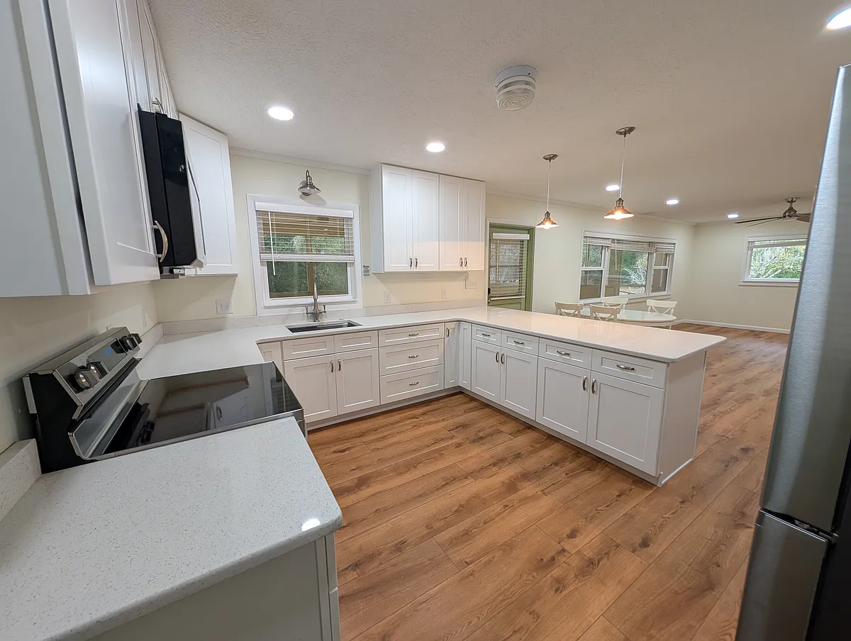 Building Photo - 8481 S Great Oaks Dr