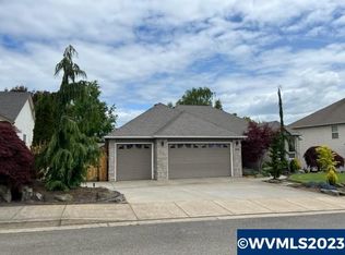 1460 Ranier Loop NW, Salem, OR 97304