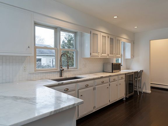 3rd image of 10 Barsdis Ln #Eh