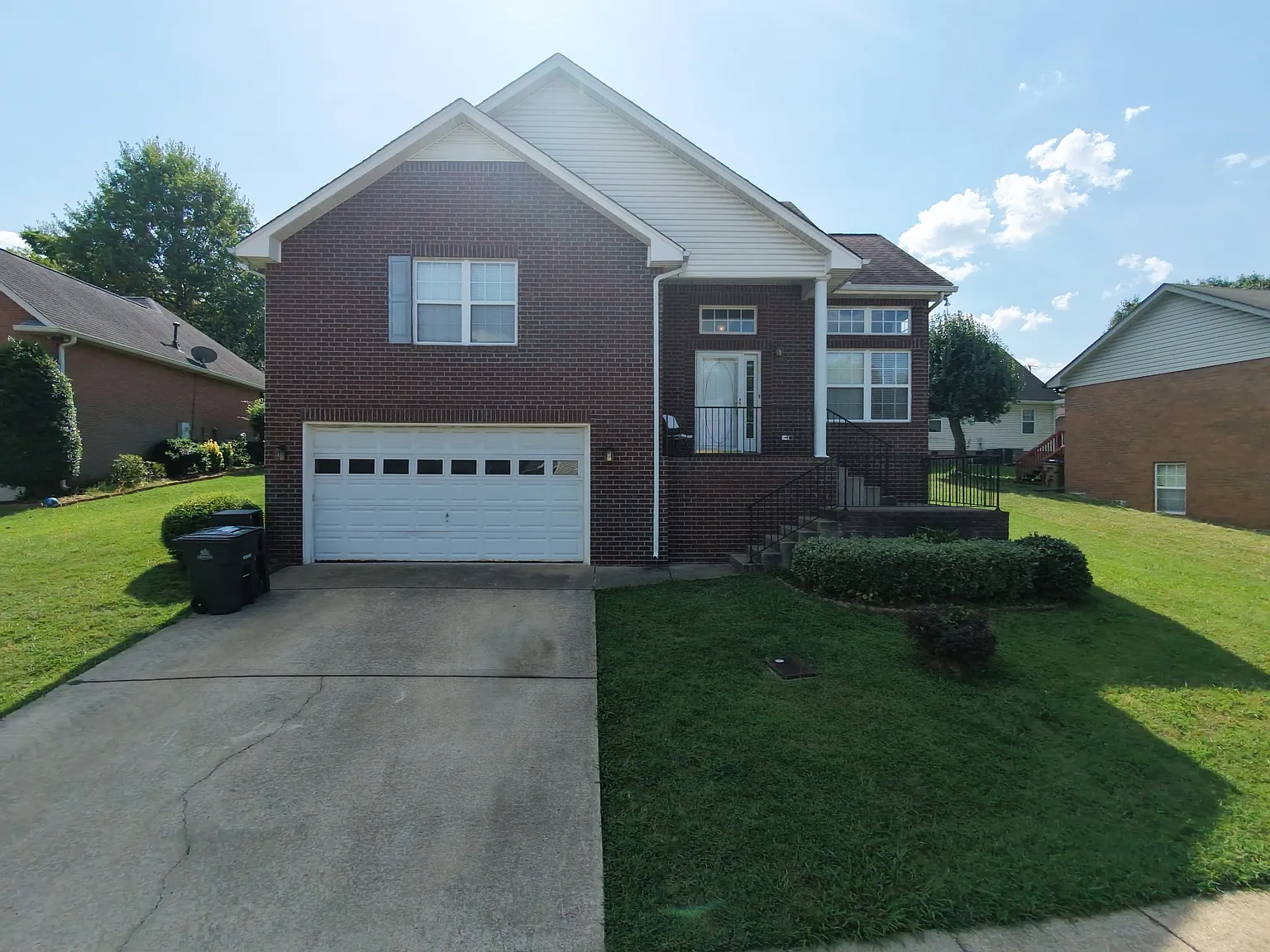 3 bed, 2.5 bath, 1975 sqft, $2,295 — Photo 2