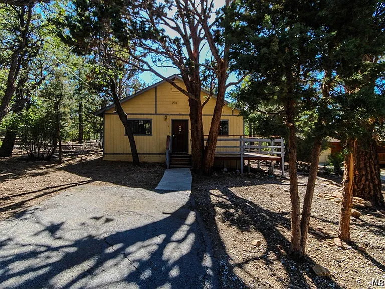 376 Santa Barbara Ave — Photo 21