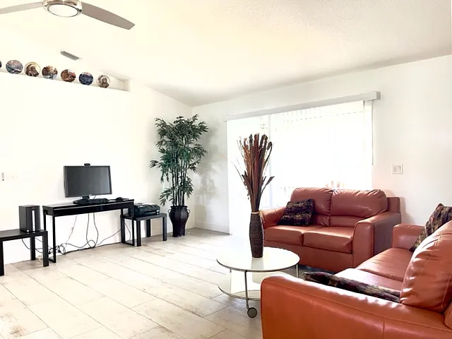 1088 Woodsmere Pkwy — Photo 4