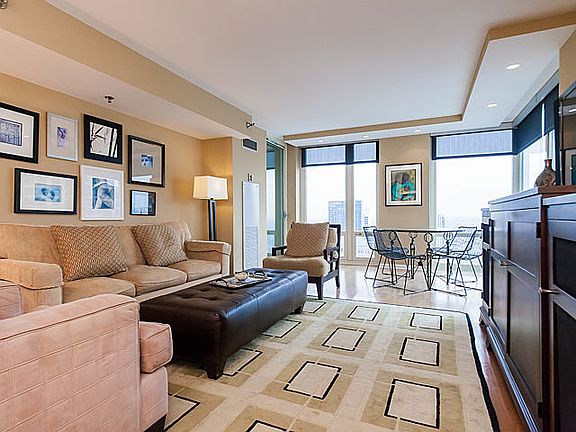 3rd image of 345 N La Salle Dr APT 4607