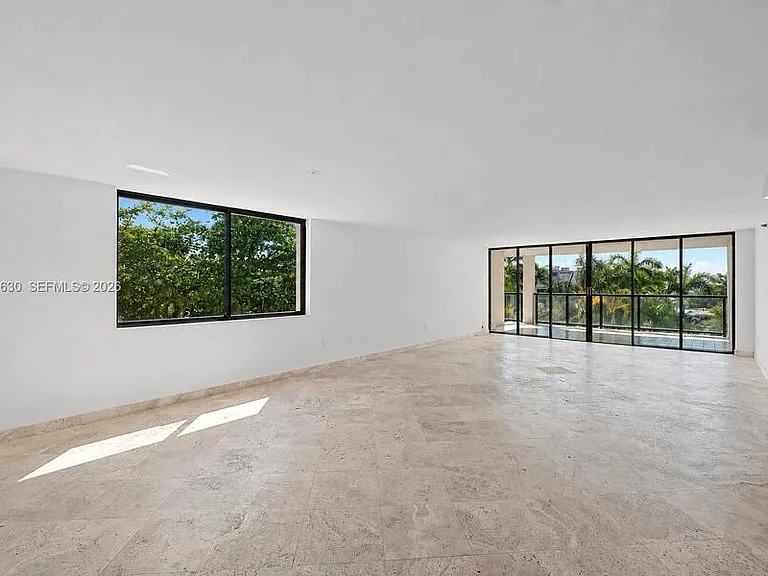 2575 S Bayshore Dr #4A — Photo 1