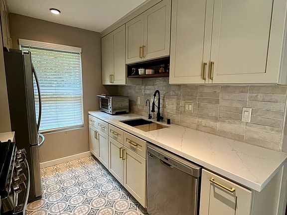 5th image of 65 N Michigan Ave Unit 3