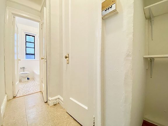 4th image of 160 Fenimore St #L33