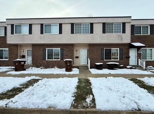 805 Estrada Dr, Belleville, MI 48111