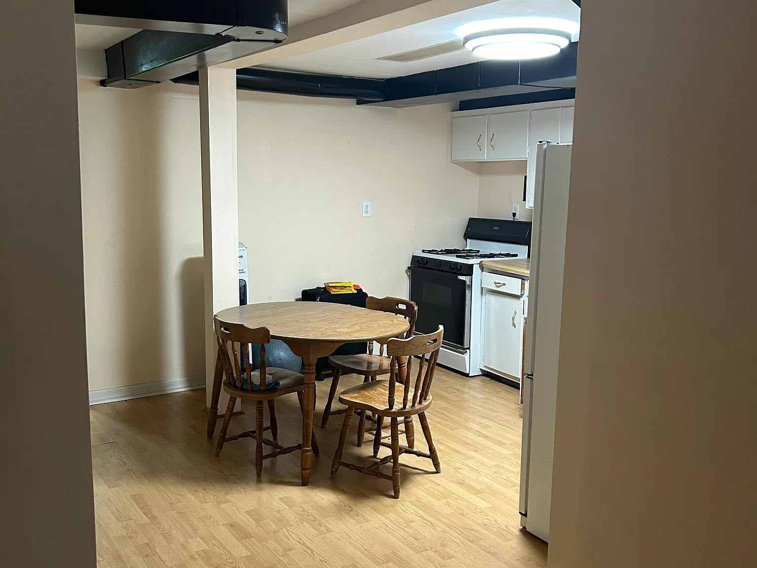 1 bed, 900 sqft, $1,200 — Photo 1