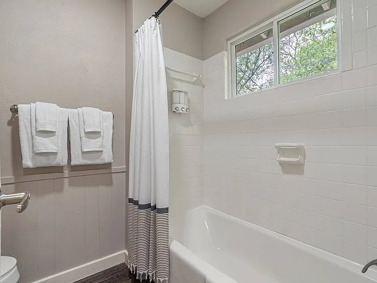 6811 Great Northern Blvd #J — Photo 18
