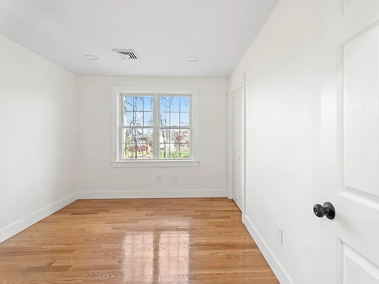 32 Laurel Ln — Photo 17