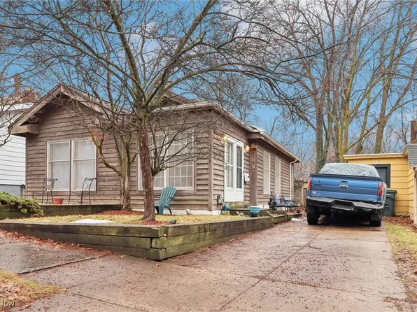 1674 Colonial Dr, Cleveland Heights, OH 44118