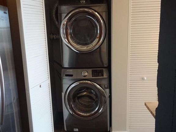 2nd image of 4015 N Milwaukee Ave Unit 508