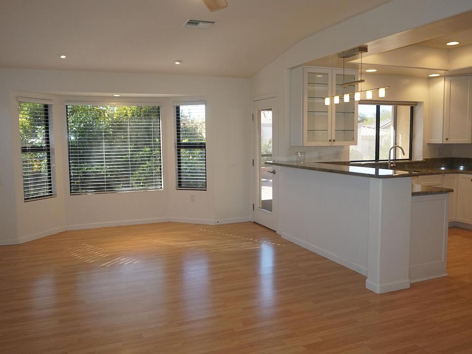 1st image of 1000 E Desert Glen Dr