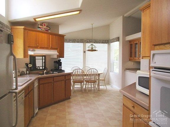 5th image of 12012 Larchwood Dr