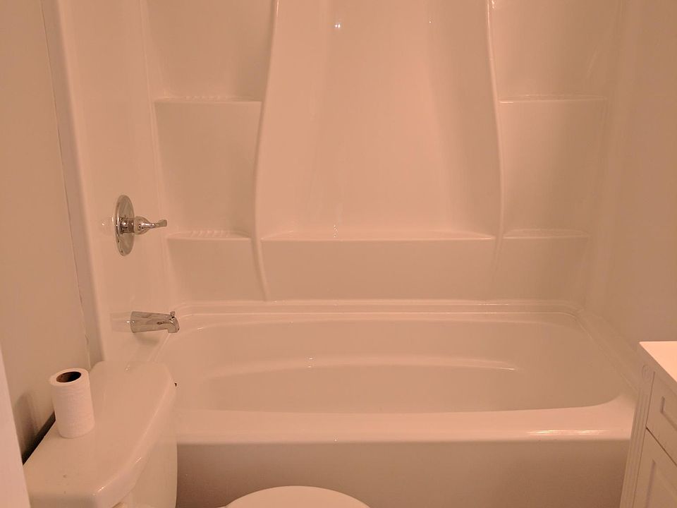 1st image of 615 5th Ave SE #8