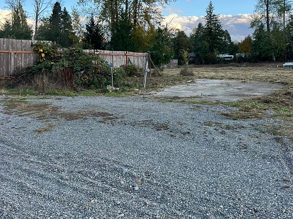 The driveway looking southward. Plenty of room for any size RV.
