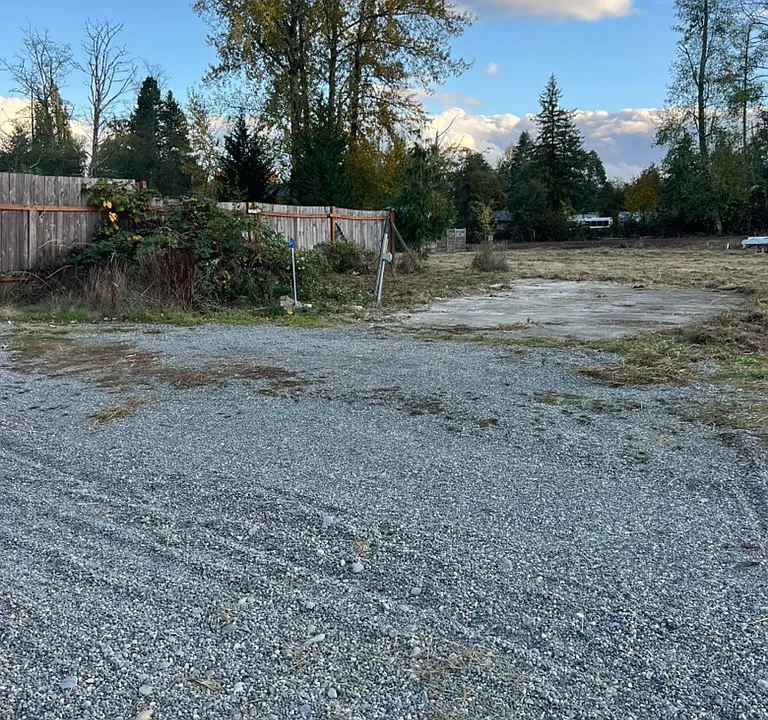 The driveway looking southward. Plenty of room for any size RV.