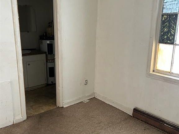 3rd image of 606 Barnes St