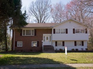 549 Horbart Rd, Paramus, NJ 07652