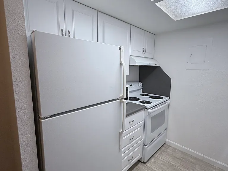 1150 Golden Cir #111 — Photo 7