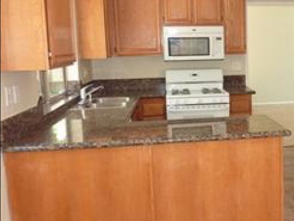 3rd image of 5745 Charlotte Pl