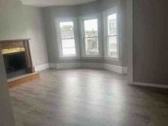 4th image of 107 E 5th Ave