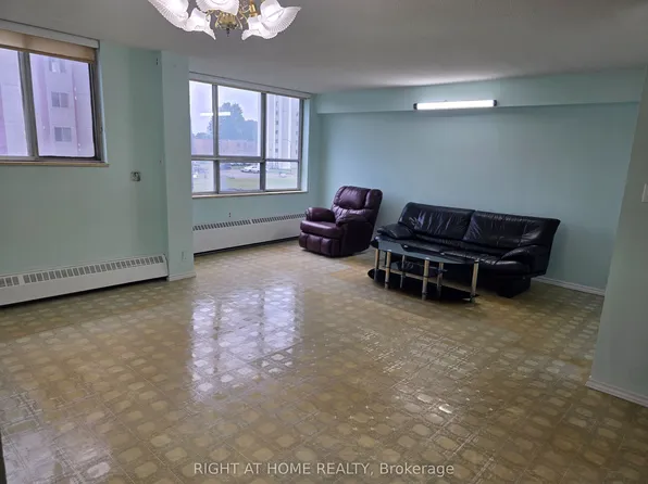 50 Lotherton Ptwy #302, Toronto, ON M6B 2G7