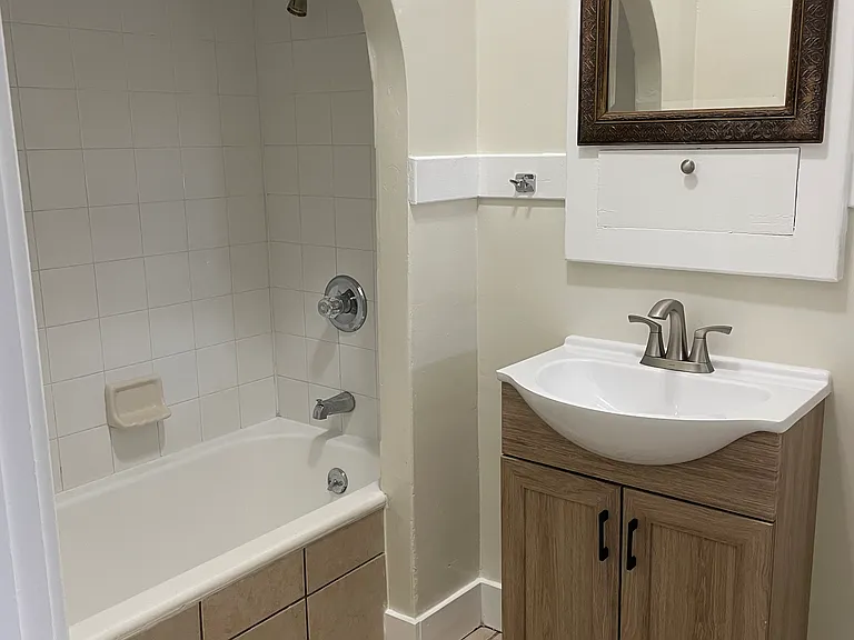 443 W 11th St — Photo 3