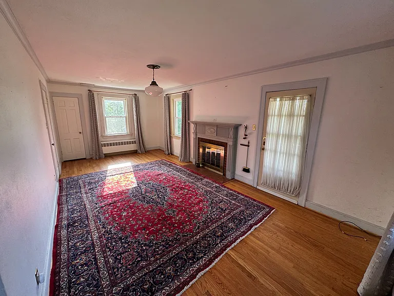 1107 Cosby St — Photo 4