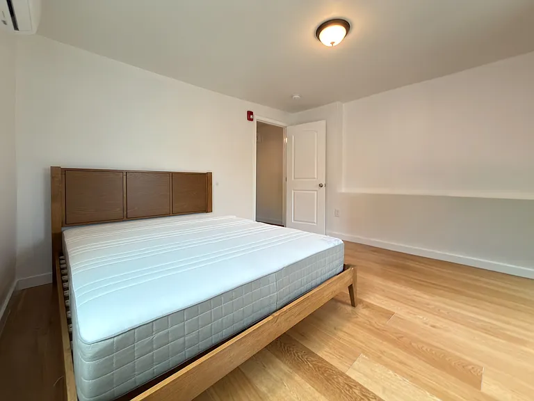 2129 Pine St #3R — Photo 7