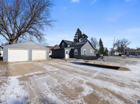 401 N Oaks Ave, Hartford, SD 57033