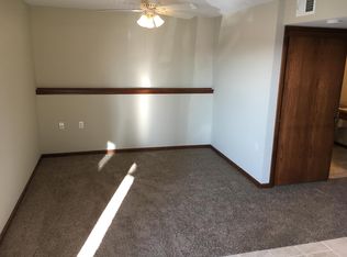 4541 NW Greystone Ct APT H, Riverside, MO 64150